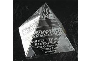 Optical Crystal 40mm pyramid 