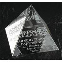 Optical Crystal 40mm pyramid 