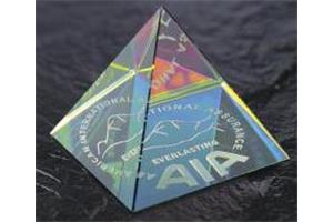 Optical Crystal 40mm pyramid with spectral finish 